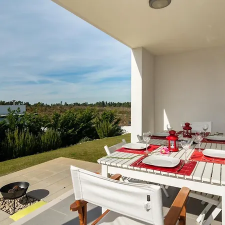 Pool Retreat In Holiday home *